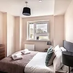 Modern & Bright 2 Bed Apartment In Manchester