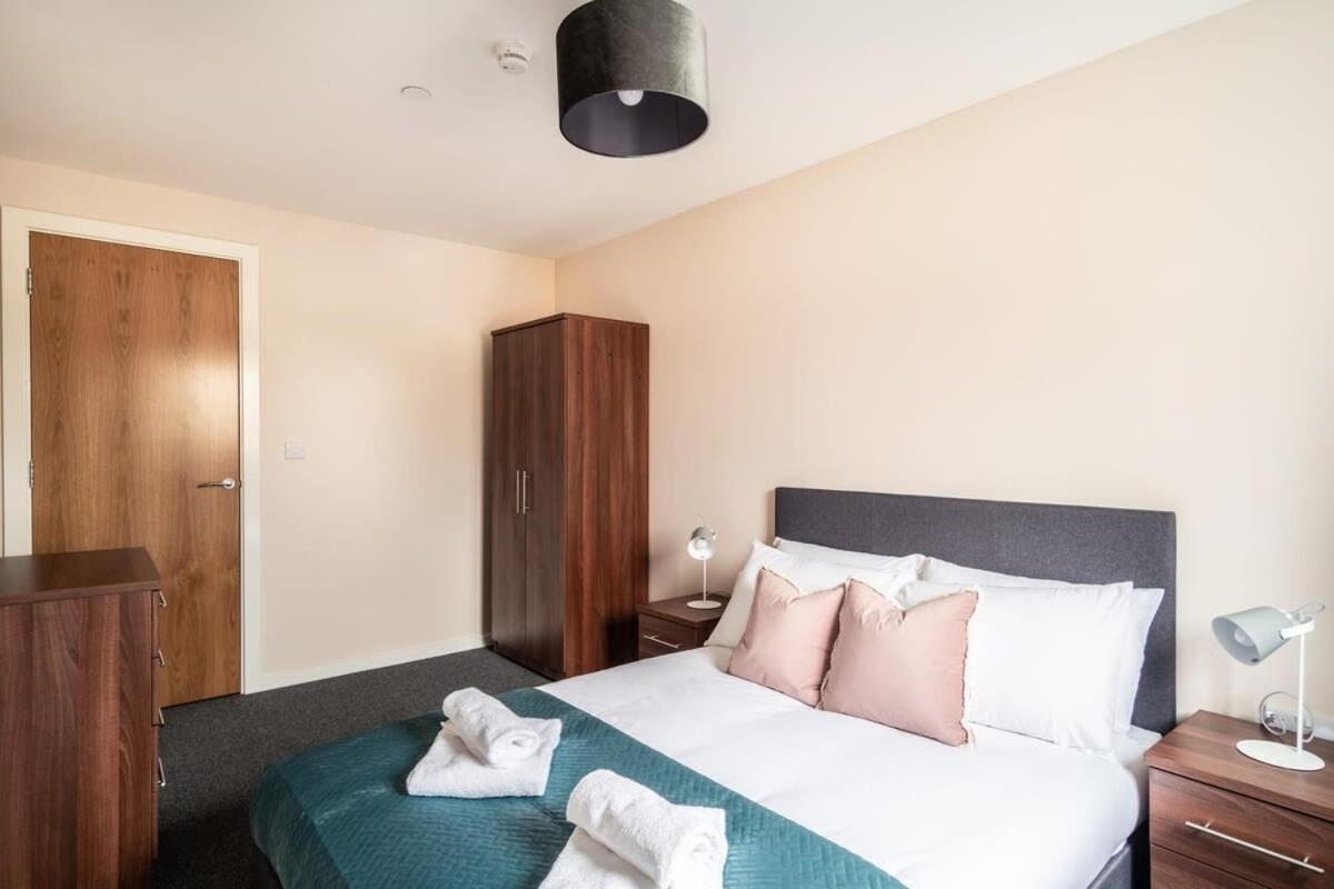 Modern & Bright 2 Bed In *