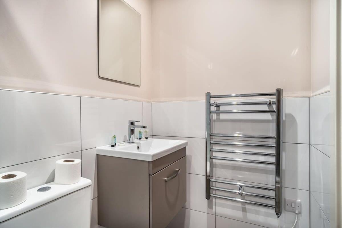 Modern & Bright 2 Bed In Manchester